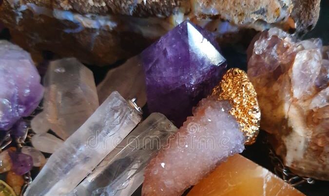 cropped-rocks-gems-stones-166339628.jpg